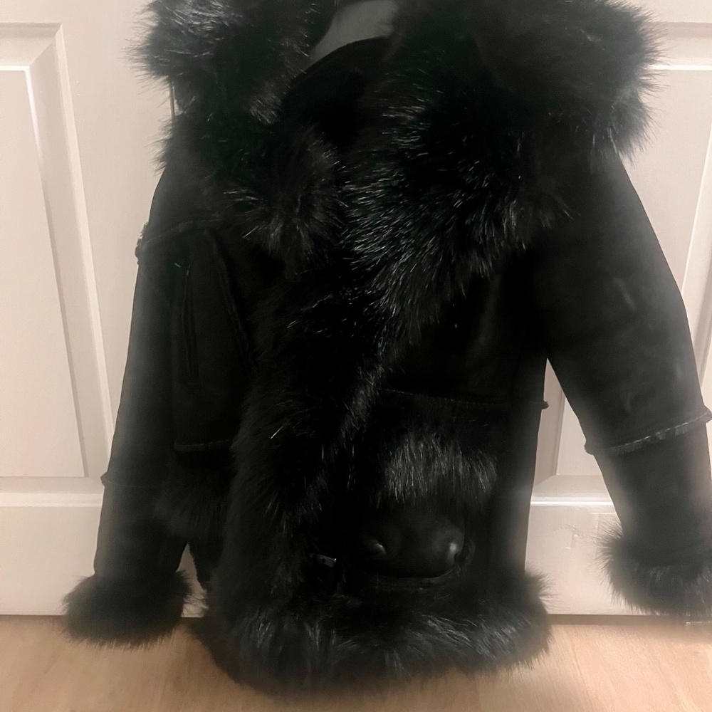 Children’s Unisex Black Shearling Coat ( for age 4 years, 5yr, or 6yr ) - Picture 3 of 4